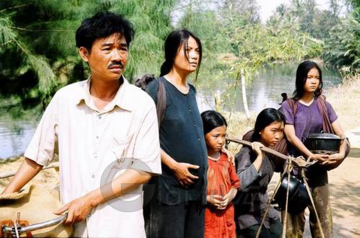Áo Lụa Hà Đông (The White Silk Dress)