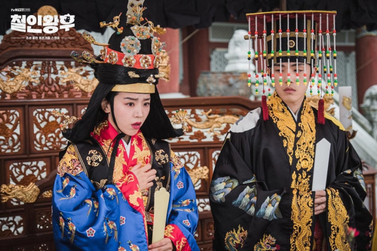 Chàng Hậu - Công Chúa Khó Gần (Mr. Queen)