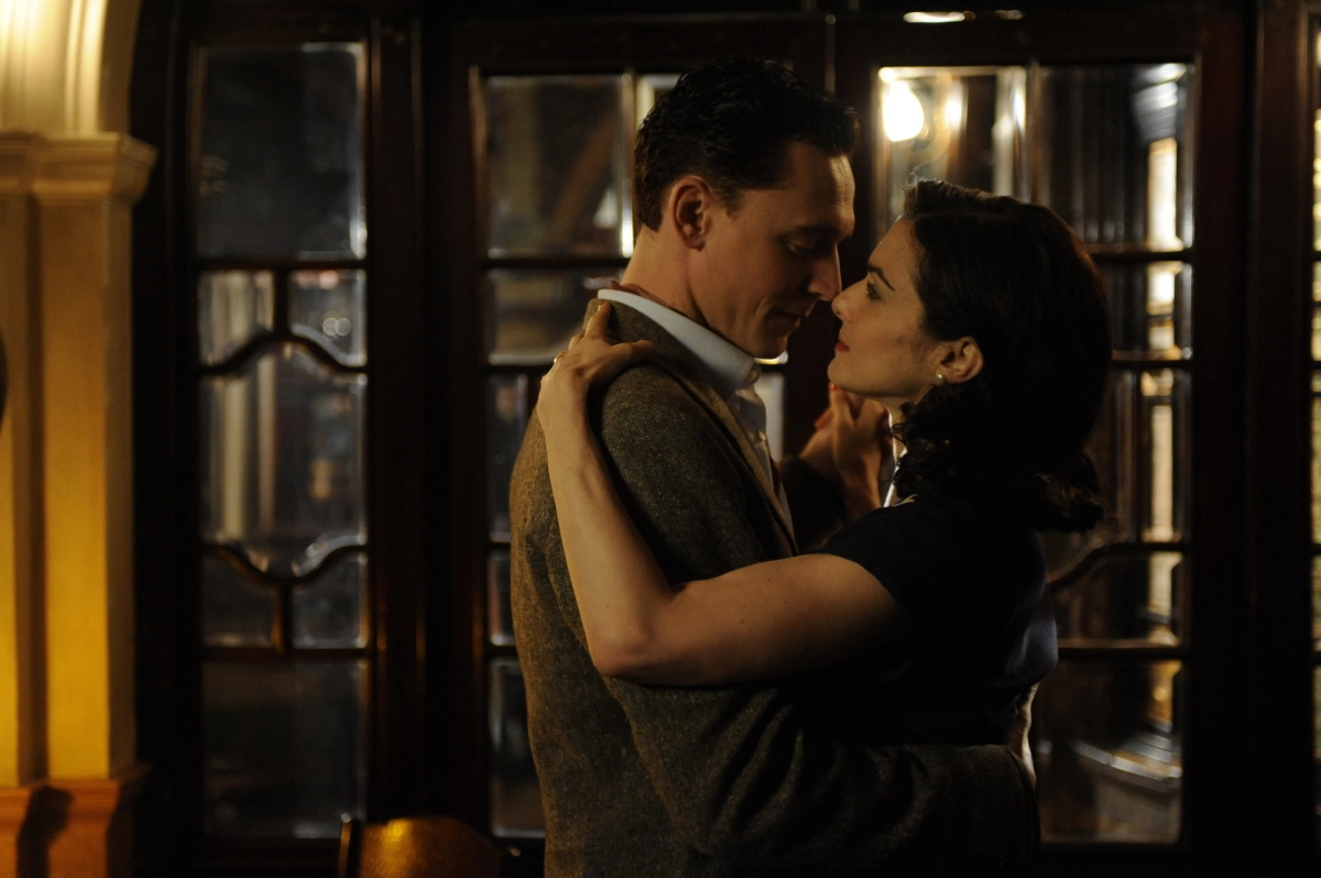 Dục Vọng Đàn Bà (The Deep Blue Sea)