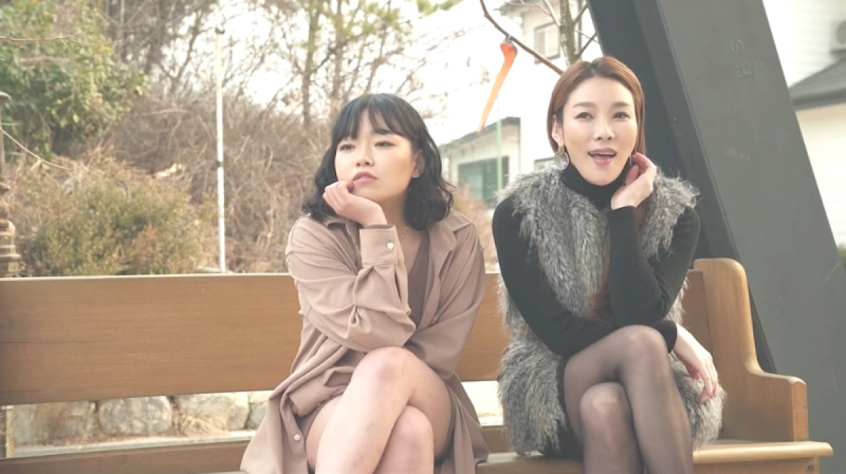 Đường Cong Của Chị Dâu (매력적인 큰 엄마)