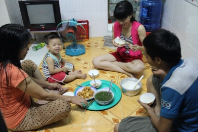 Gia đình tạm bợ (Temporary Family)