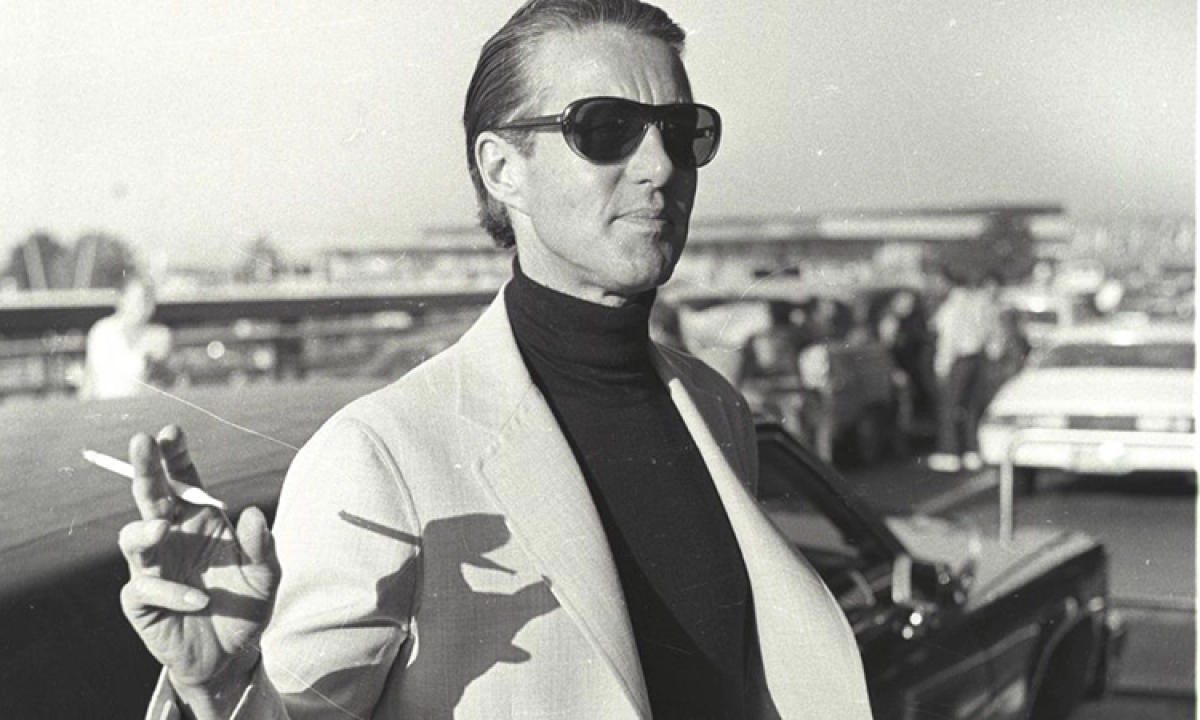 Halston (Halston)