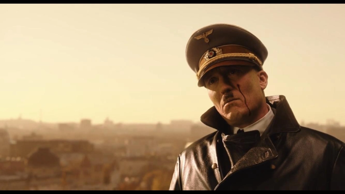Hitler Trở Về (Look Who's Back)