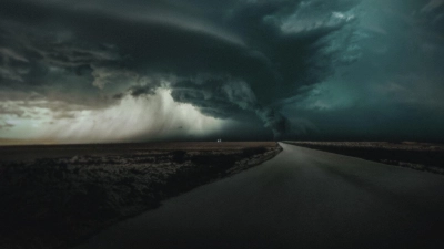 Lốc Xoáy: Kẹt Trong Tâm Bão (The Twister: Caught in the Storm)