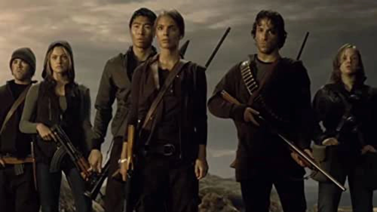 Nếu ngày mai quê hương tràn khói lửa (Tomorrow, When the War Began)