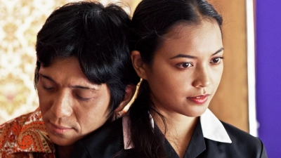 Qua Lỗ Khóa (In The Room)