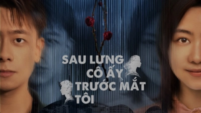 Sau Lưng Cô Ấy, Trước Mắt Tôi (She Behind, I Before)