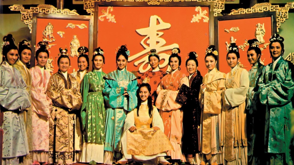 The 14 Amazons (The 14 Amazons)
