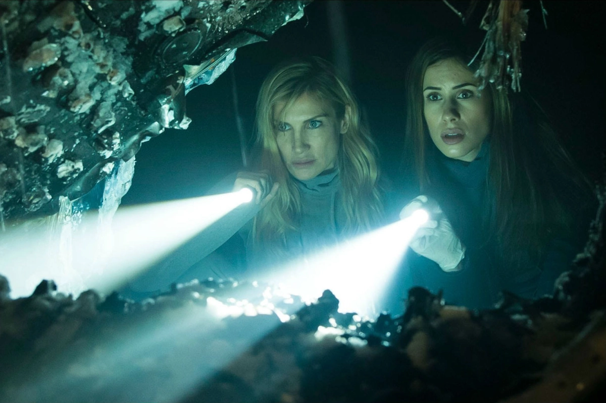 Trùng Quỷ (Harbinger Down)